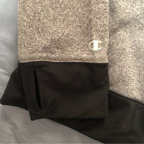 UMass Athletics Official Champion Zip Up Hoodie L/XL - Picture 4 of 4